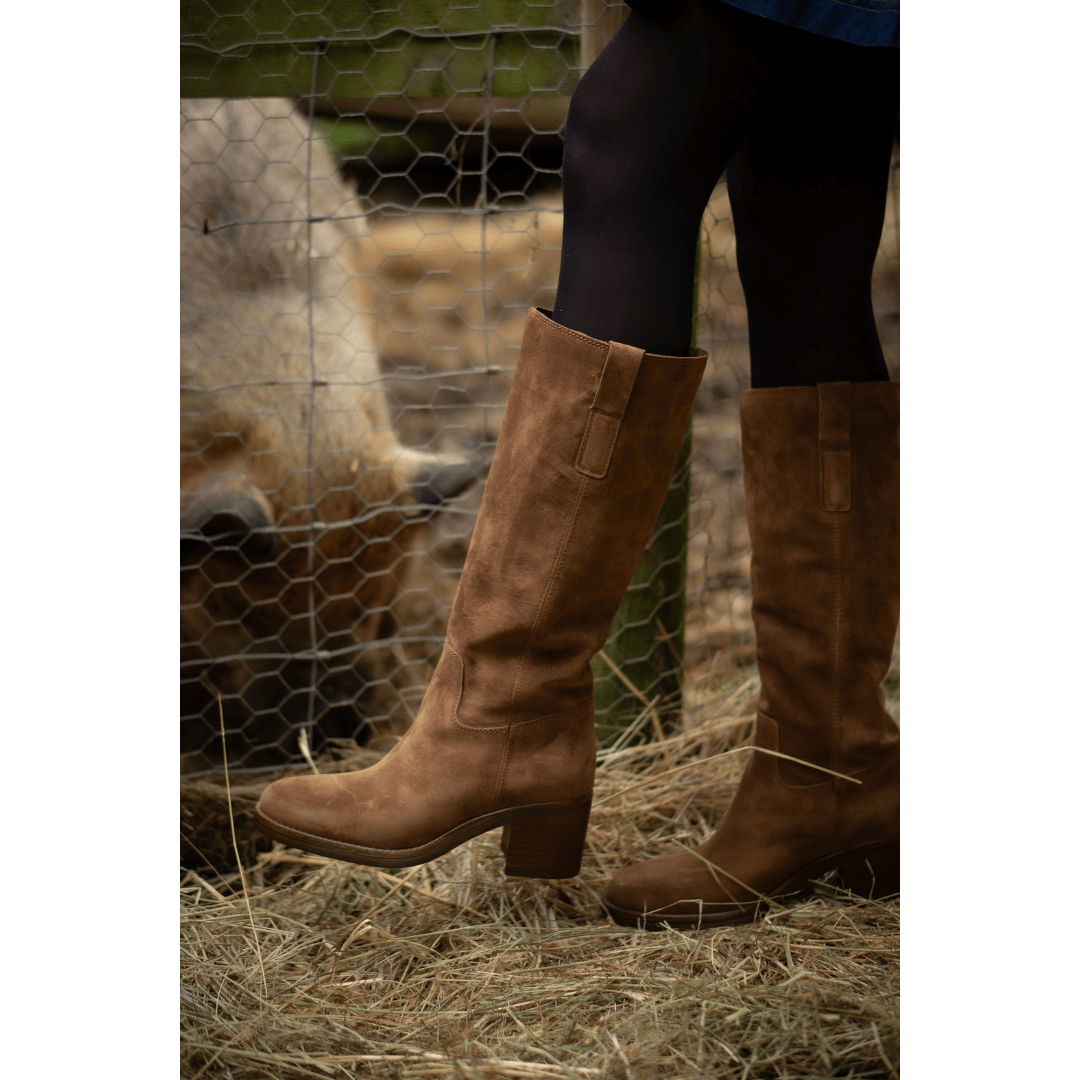 Vomero Tan Suede