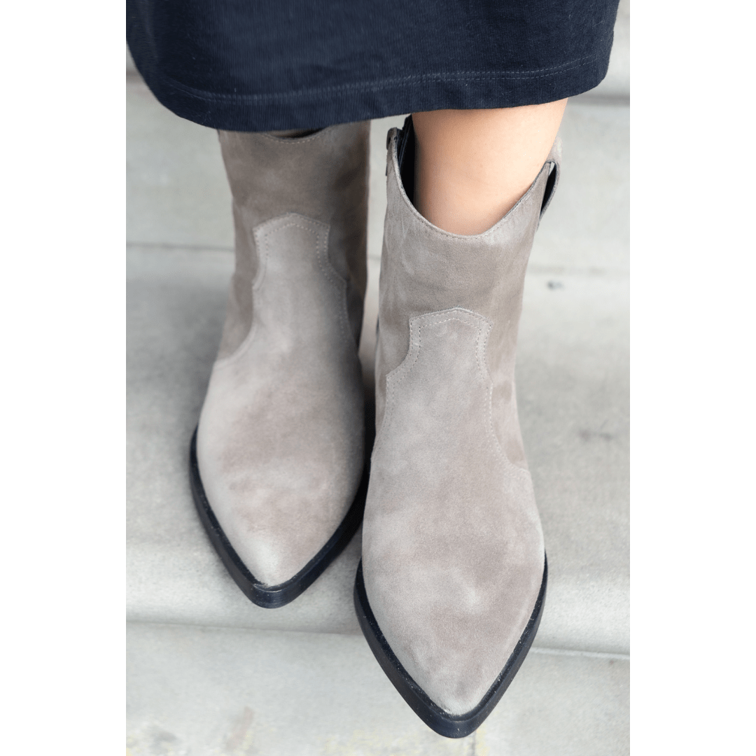 Cucito Grey Suede