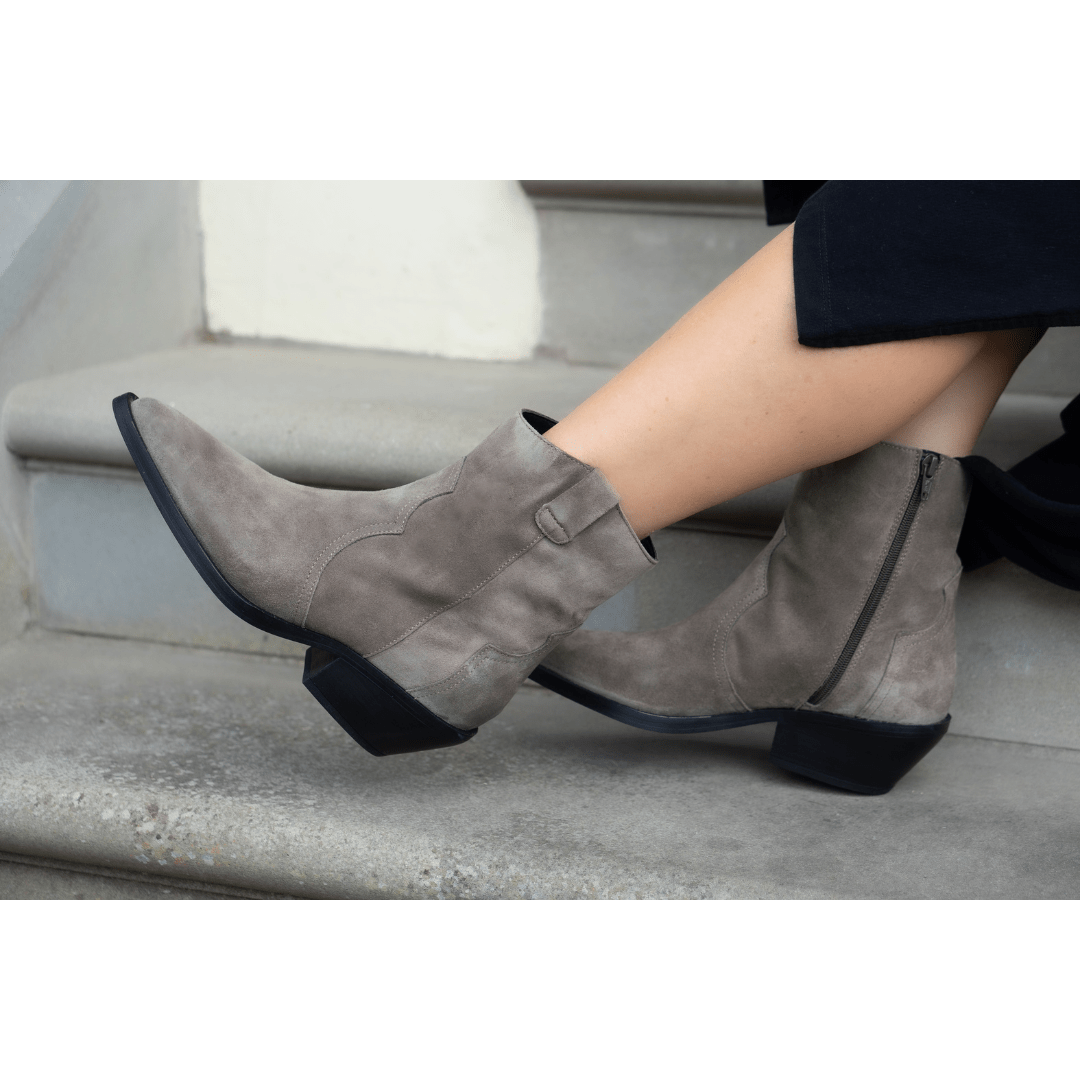 Cucito Grey Suede