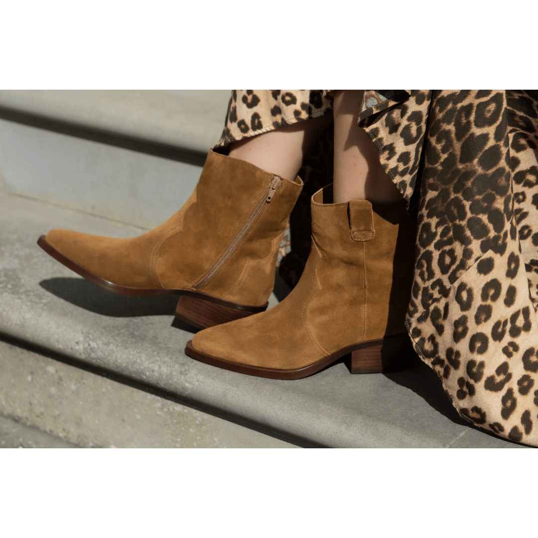 Cucito Tan Suede