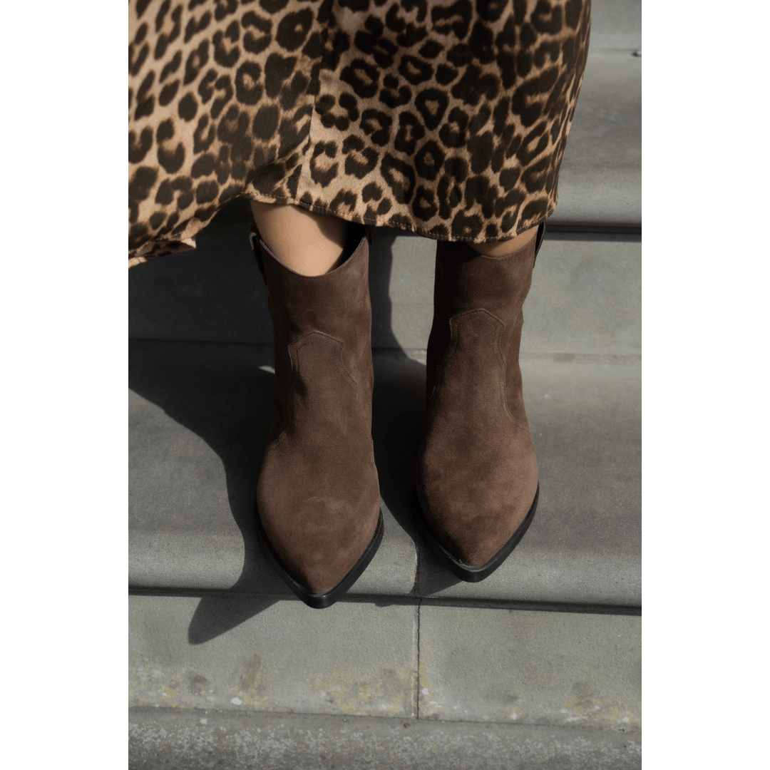 Cucito Light Brown Suede