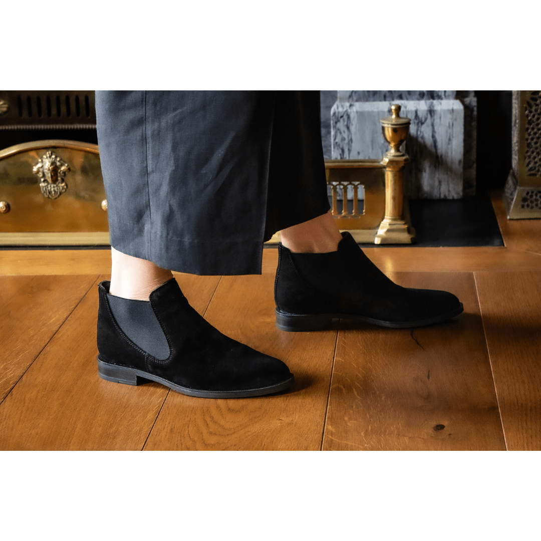 Tiro Black Suede