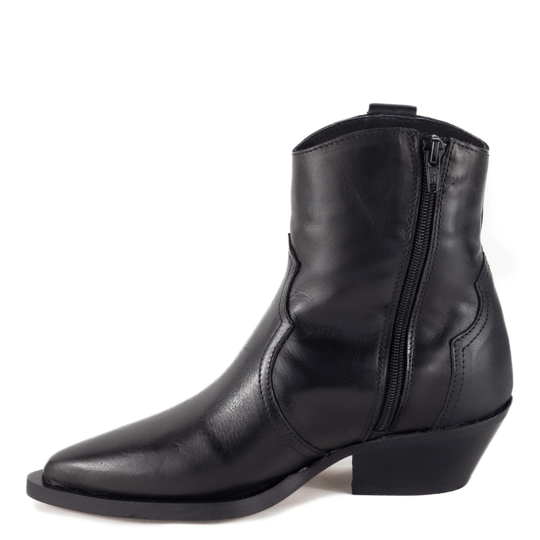 Staffe Black