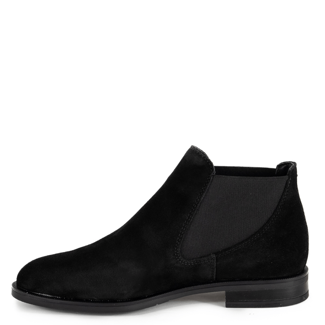 Tiro Black Suede