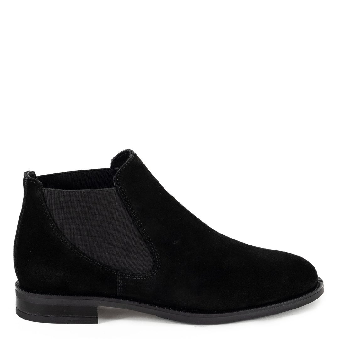 Tiro Black Suede