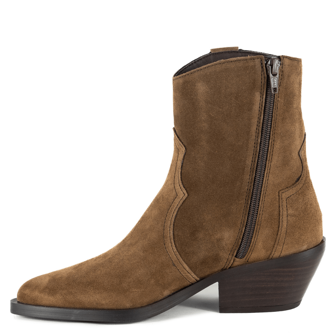 Cucito Light Brown Suede
