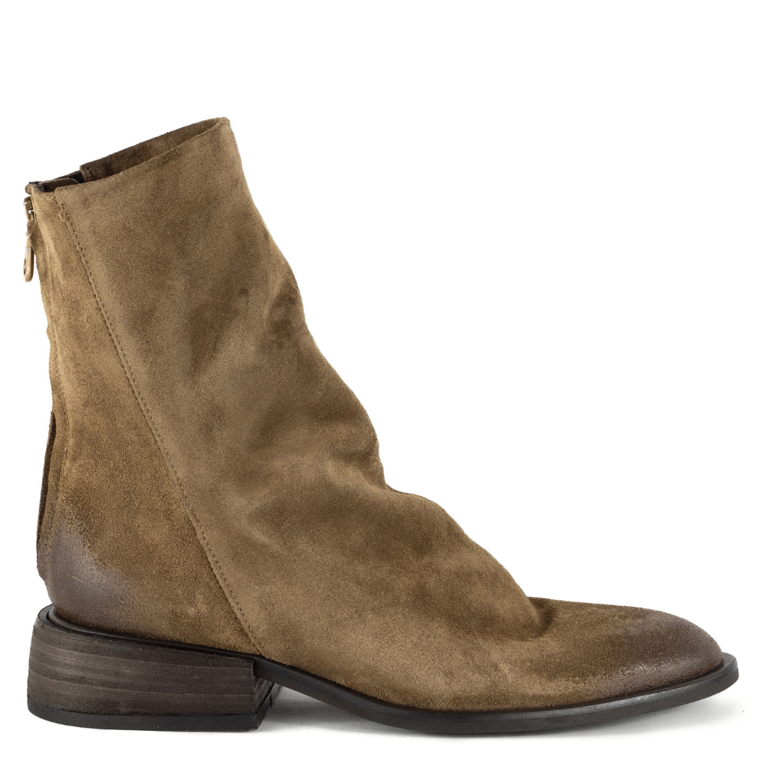 Este Tan Suede
