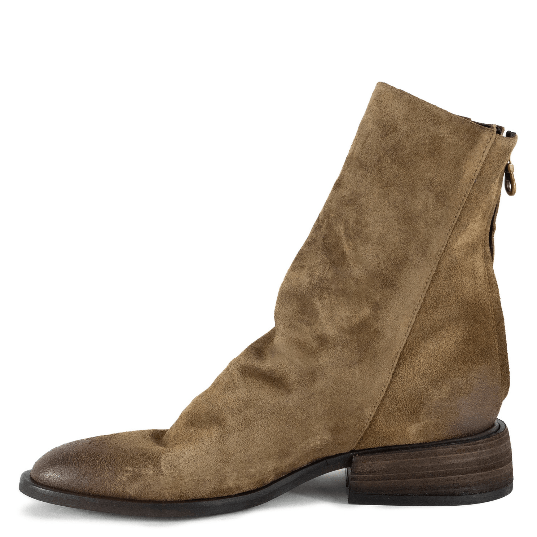 Este Tan Suede